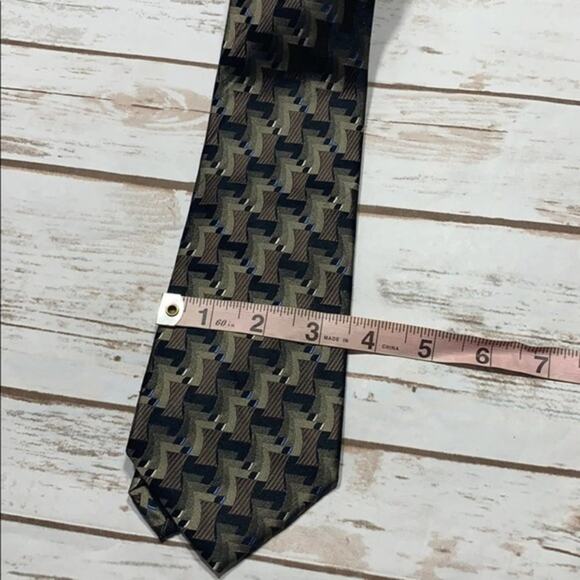 Arrow Green Silk Tie - Picture 3 of 3